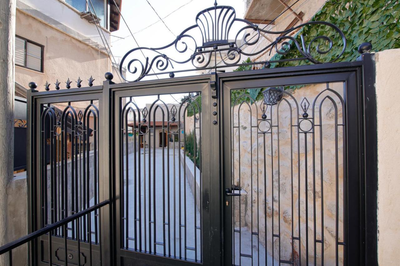 Louis Guesthouse Nazareth Bagian luar foto