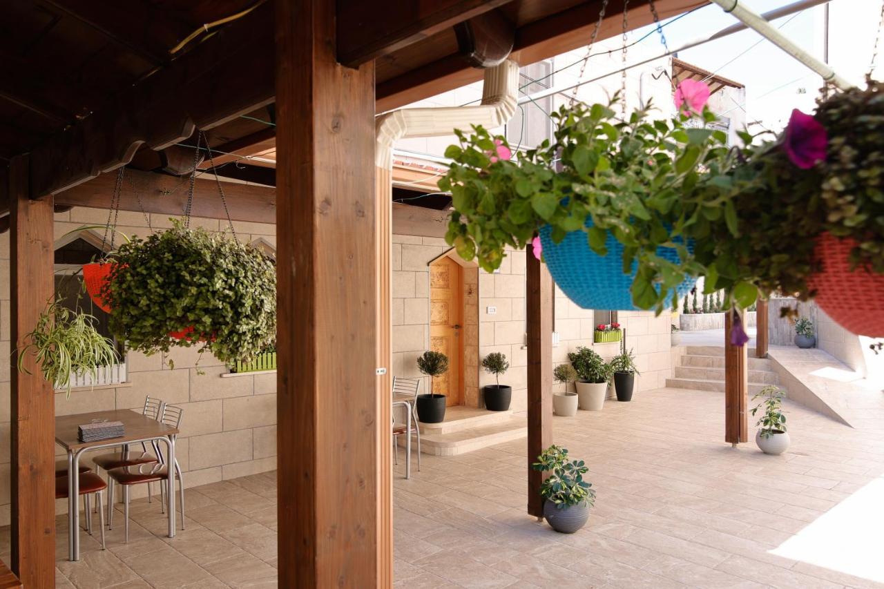 Louis Guesthouse Nazareth Bagian luar foto